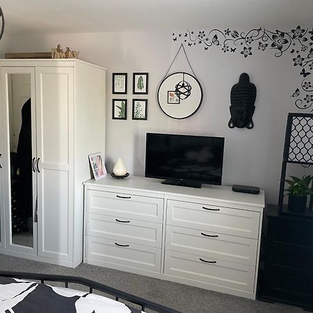 Cosy Home From Home With Private Bathroom - Free Parking Cardiff Zewnętrze zdjęcie